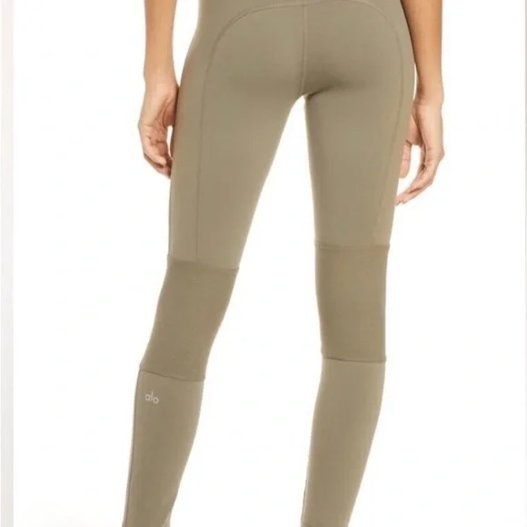 ALO Yoga High-Waist Avenue Legging in Olive Branch - Picture 2 of 3